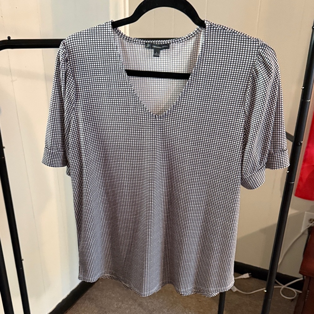 Adrianna Papell Black and White V-Neck Short Sleeve Blouse